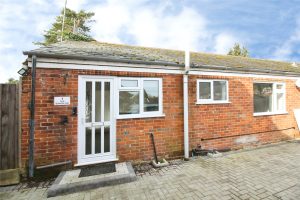 The Bungalow, Manor Farm Lane, Tidmarsh, RG8 8EX