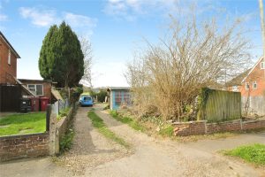 Links Drive, Tilehurst, Reading, RG30 4YT